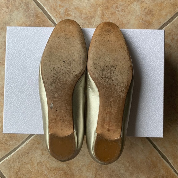 Manolo Blahnik Metallic Platinum Leather Flats - Picture 15 of 16